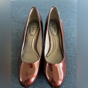 Lifestride 9.5W heels in deep red/burgundy